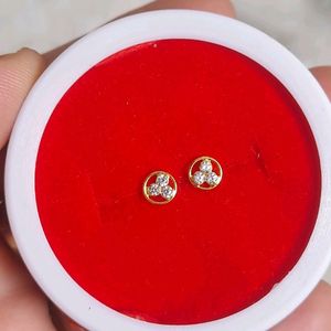 18crt Gold Studs