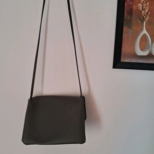 Black Slingbags for Women