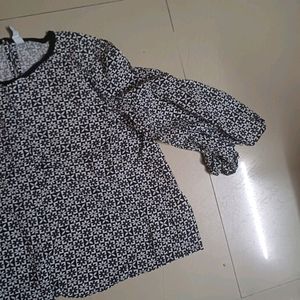 Fame Forever B And W Short Top Floral Size S