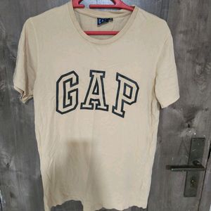 Men's Gap Tshirt 🤍