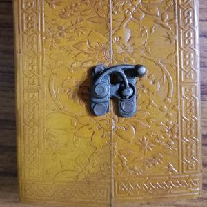 Beautiful Vintage Diary with metal lock🗝️