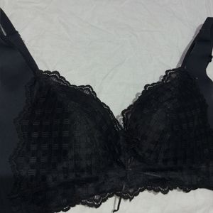 Lace Detailed Black Bra