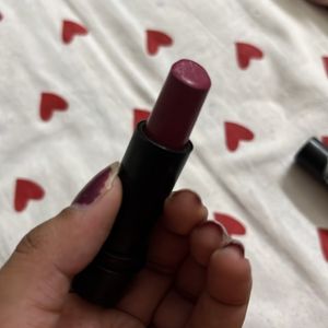 An Elle 18 Lipstick