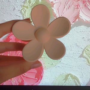 Flower Clutcher (Hair Accessory)