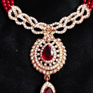 Glamourous Maroon Necklace 🌹