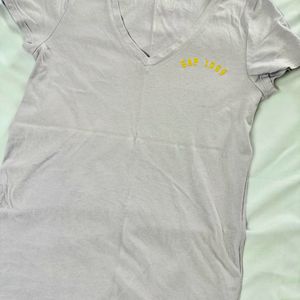 Gap VNeck Tshirt