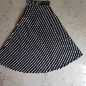 Skirt Black and White Lines