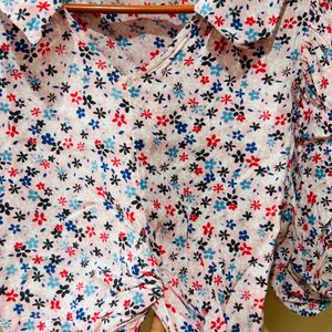 Floral Top By Ginger