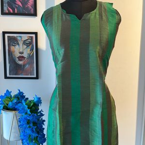 Short Sleeveless Kurti