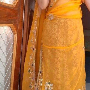 lehnga with chunri