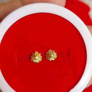 New Gold Studs With Bill