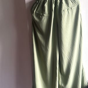 Green Buttoned High Waist Palazzo