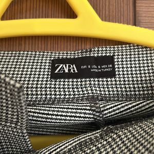 Zara New Strechable Black White Checks Trousers