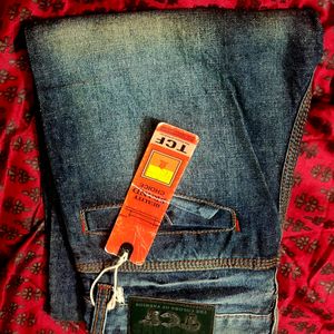 Blue Denim Jeans Pant For Men's Stain On Folding L