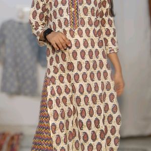 Kurti And Straight Fit Pants