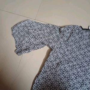 Fame Forever B And W Short Top Floral Size S