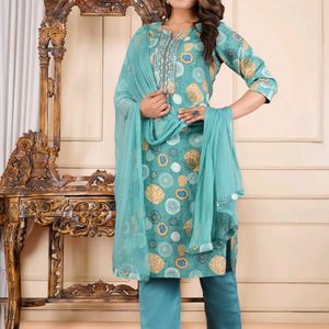 Straight  Kurta Pant Set With Chiffon Dupatta