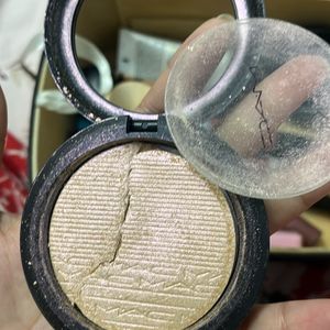 MAC Show Gold Highlighter