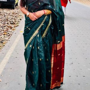 Women Green With Red Contrast Pallu Saree