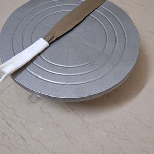 Turntable With Icing Spatula