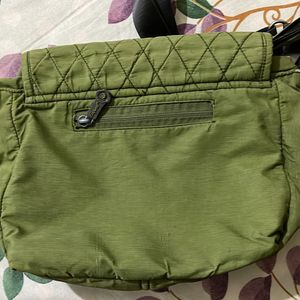 Green colour sling bag from ‘Expert’ brand. Nice & durable.