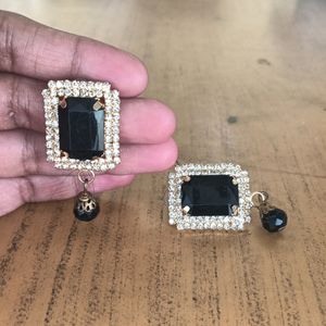 Black 🖤 Earrings With Studs