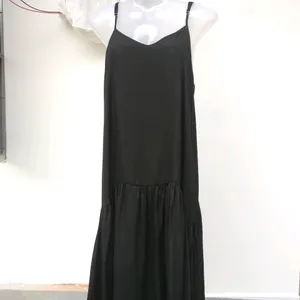 Elegant Black Sleeveless Midi Dress