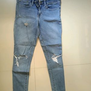 LEVIS light Blue Torned Jeans.