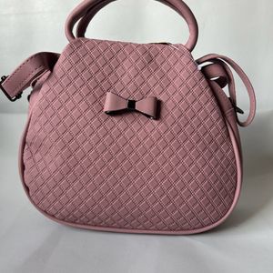 Stylish looking Handbag For Women