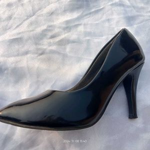 Black Glossy Pump Heels