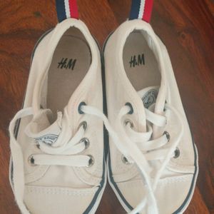 I Am Selling H&M Boys Shoes