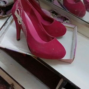 red high heels stilletoes