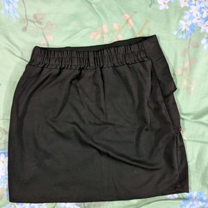 Black Skirt!