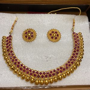 GOLDEN RED NECKLACE