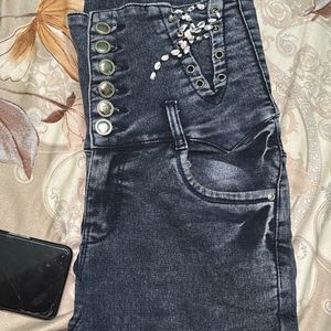 New 6 Botton High Waist Jeans