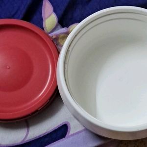 Red N White Used Plastic Casserole - 1000 ML