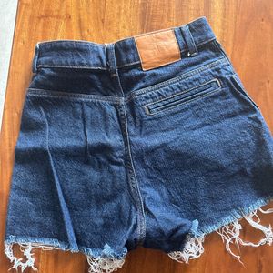 Like-New Zara Denim Shorts!