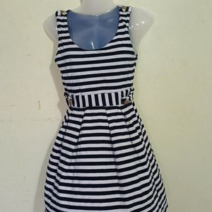 35A. FOREVER 21 CUTE DRESS