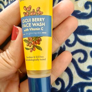 St. Botanica Gojiberry Face Wash