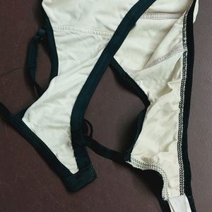 4 Bras In Good Condition