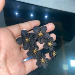 Flower Earrings With Black Colour