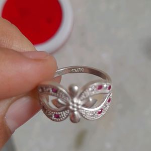 Beautiful New Ladies Ring