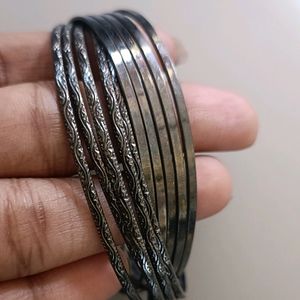 Metallic Black Bangle-Like Bracelet