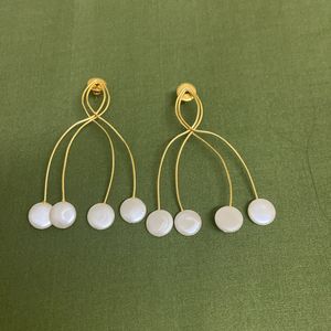 ELEGANT WHITE AND GOLD EARRINGS