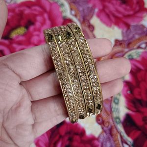 4 Pieces Bangles