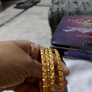 New Artificial Golden Bangles Size_2.4.