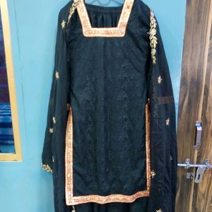 300 Only Pakistani Suit Set