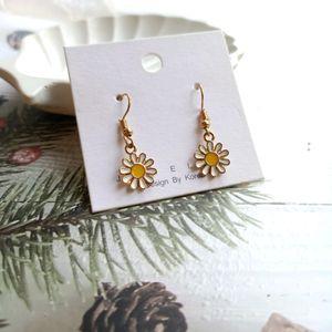 White Daisy Earrings