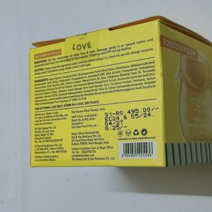 Sealed Pack Glow Moisturizer+ Sunscreen