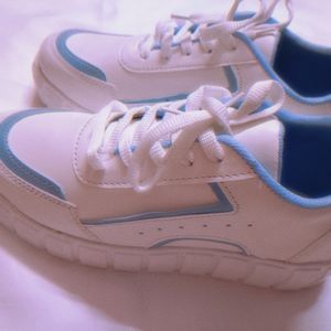 White Aesthetic Sneakers 🎀🌻